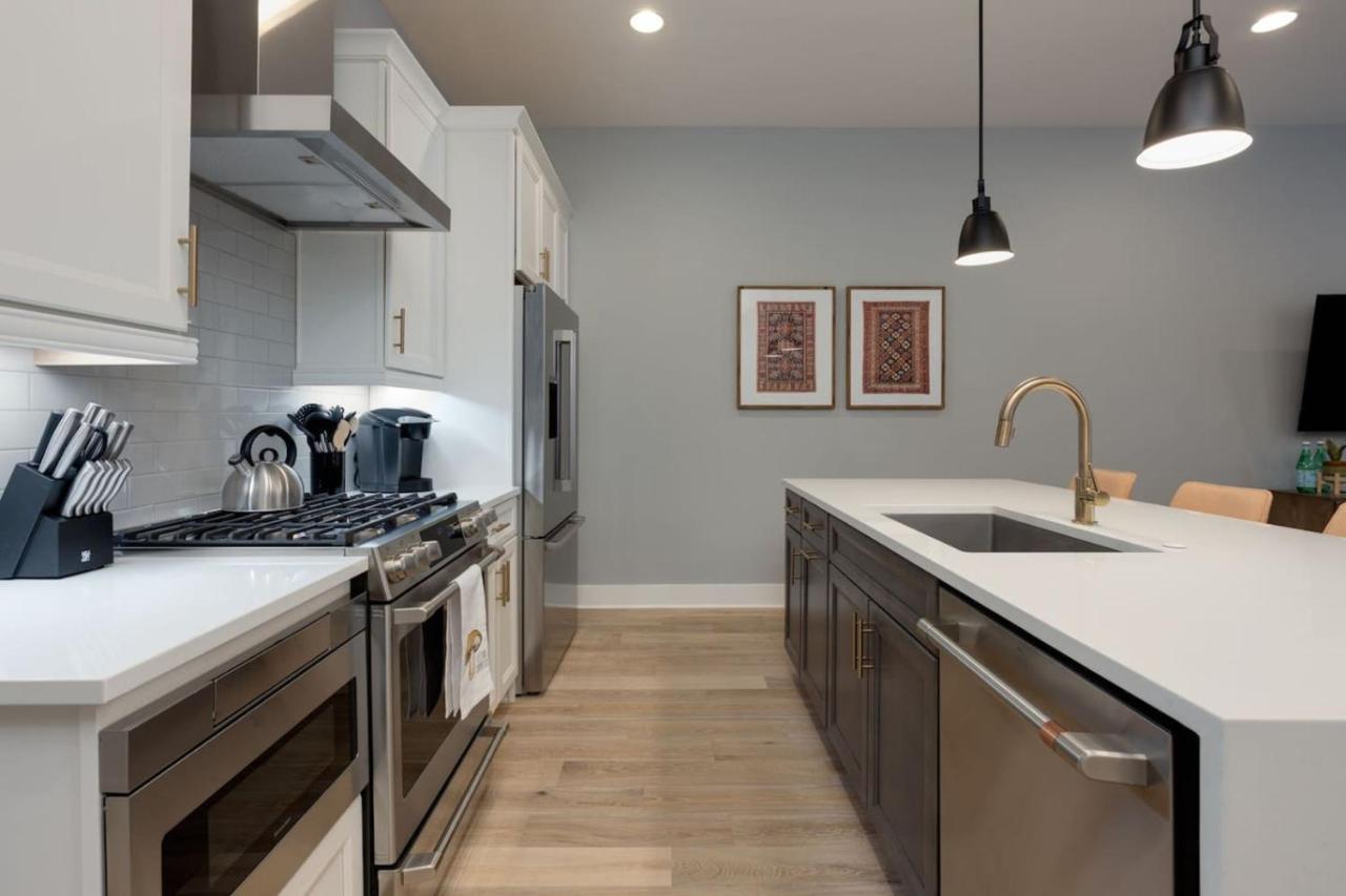 Luxury Downtown Townhome Elevated Skyline Views - 3