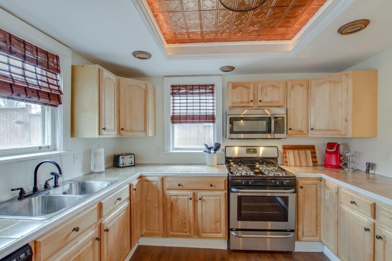 Huge Backyard Private Patio Charming Home - 4