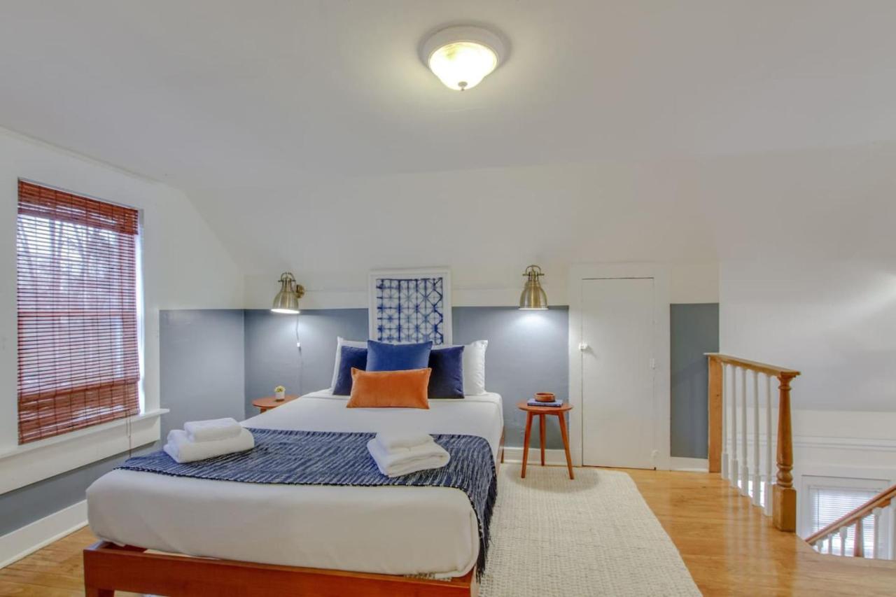 Huge Backyard Private Patio Charming Home - 3