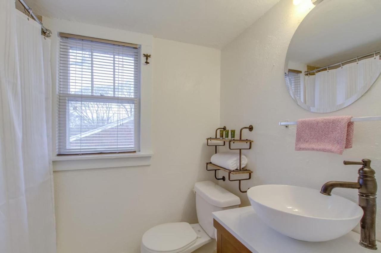 Huge Backyard Private Patio Charming Home - 2