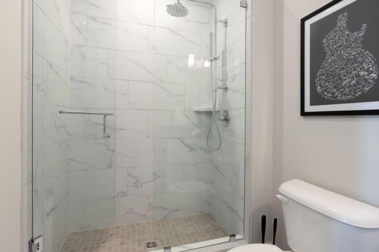 Large Royal Townhome Beautiful Design and Rooftop - 5