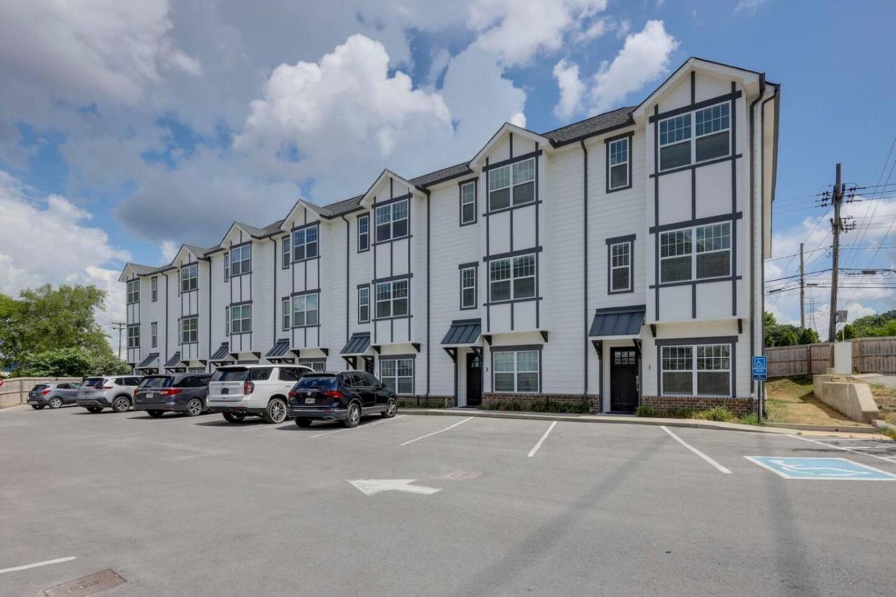 Ten Minutes to Broadway Spacious Townhouse - 5