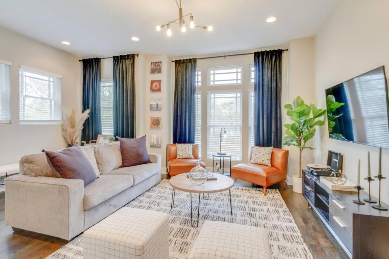 The Ultimate Double Rooftop Deck with Skyline Views - 5