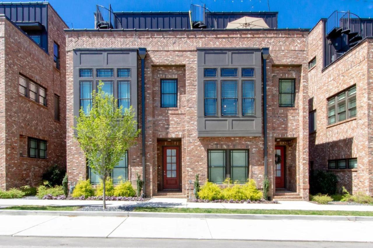 The Ultimate Double Rooftop Deck with Skyline Views - 4