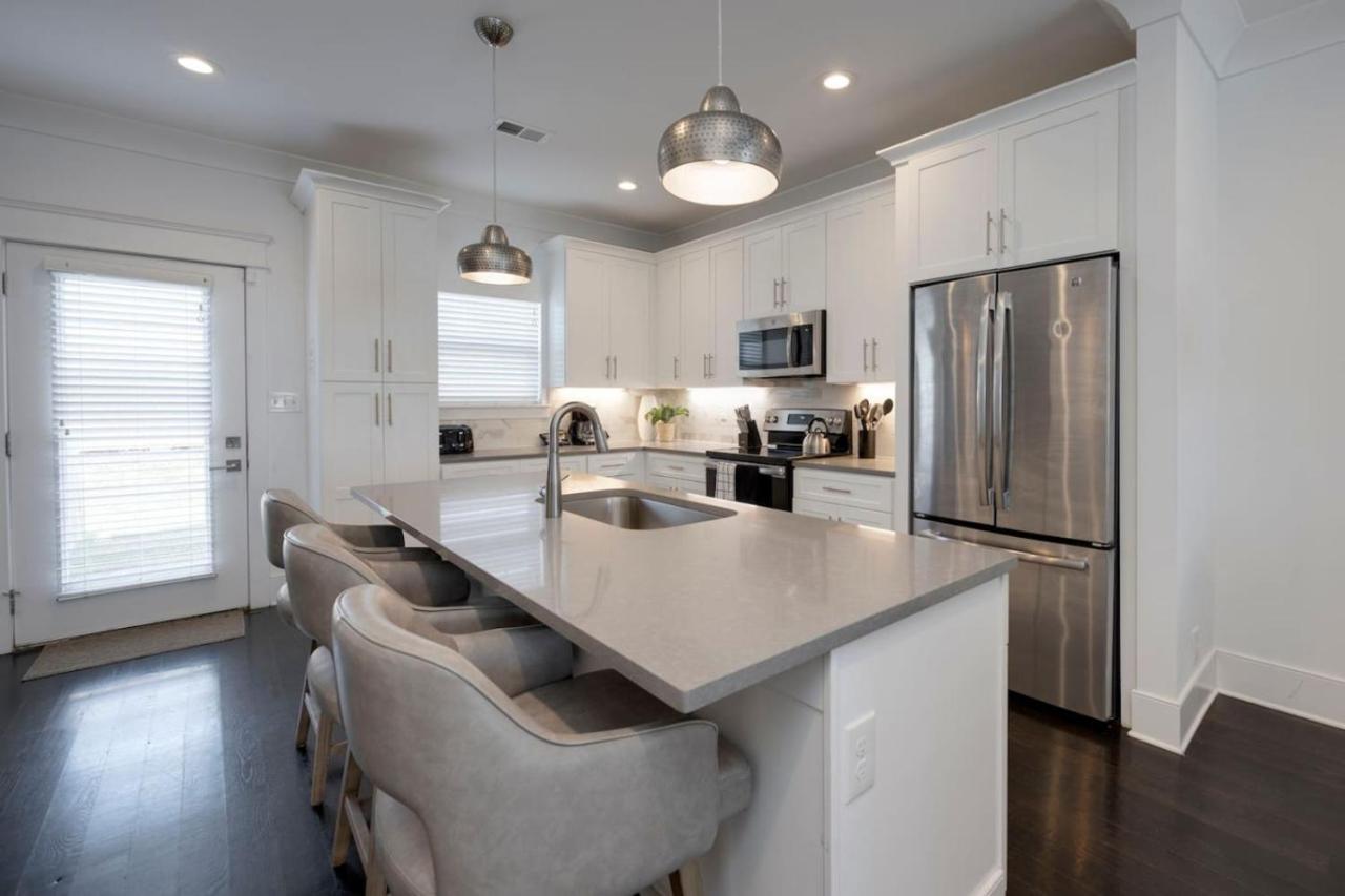 Ten Minutes to Broadway Unwind in Style - 4