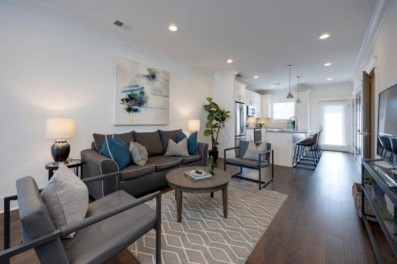 Ten Minutes to Broadway Stylish Gated Townhome - 5