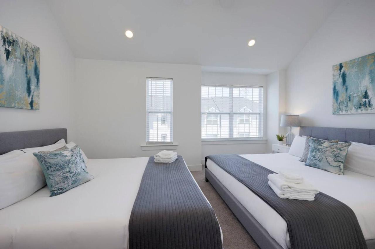 Ten Minutes to Broadway Stylish Gated Townhome - 2