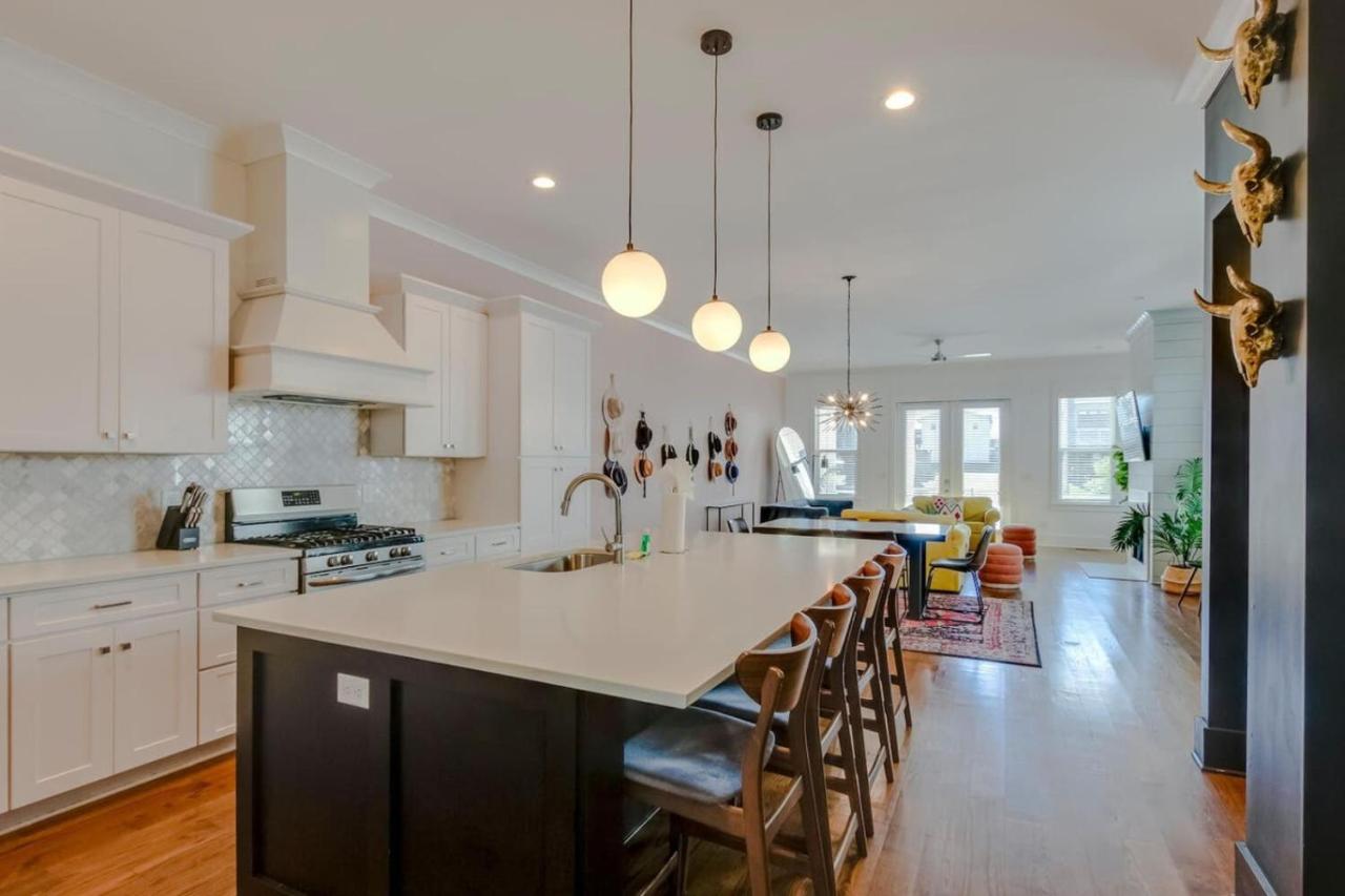 Big Spectacular Townhome Giant Covered Patio - 3