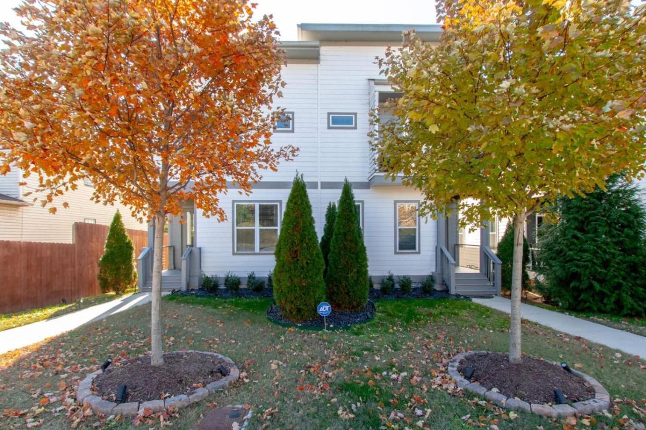 Big Spectacular Townhome Giant Covered Patio - 2