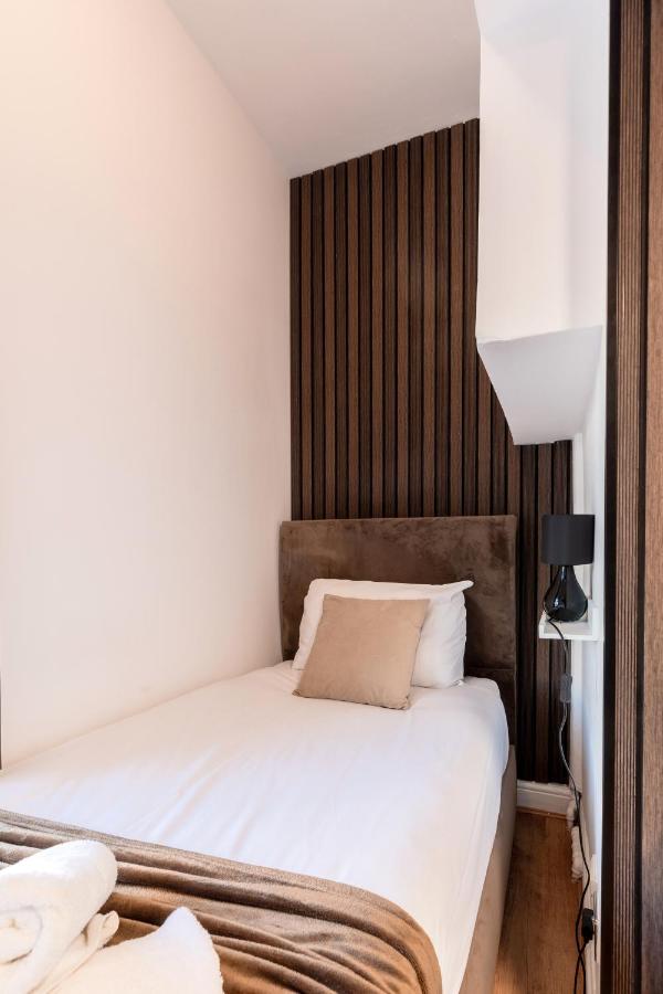 Devonshire Terrace Studios - 5