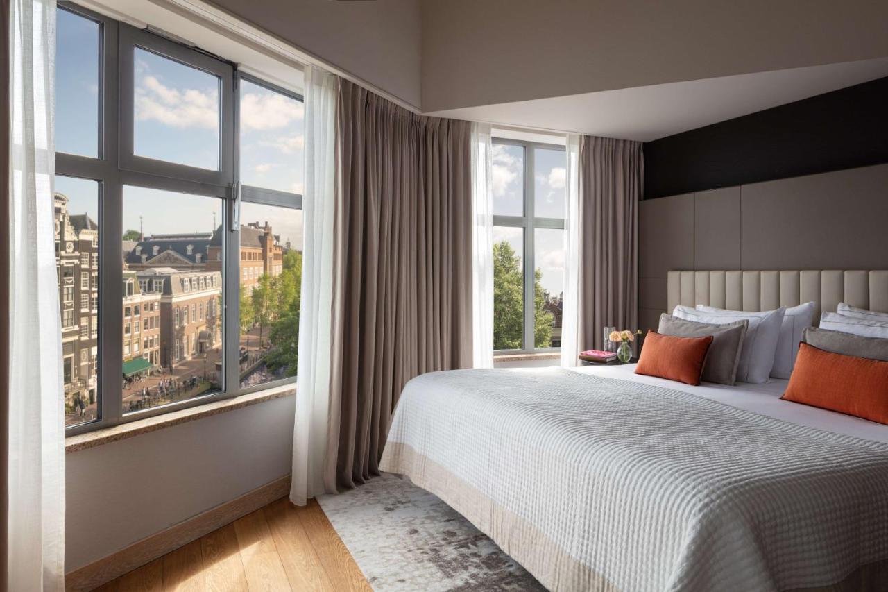 Een bed of bedden in een kamer bij Anantara Grand Hotel Krasnapolsky Amsterdam