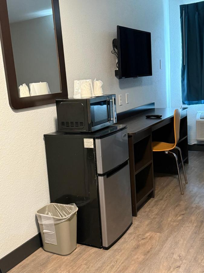 Deluxe Inn Motel — photo 3