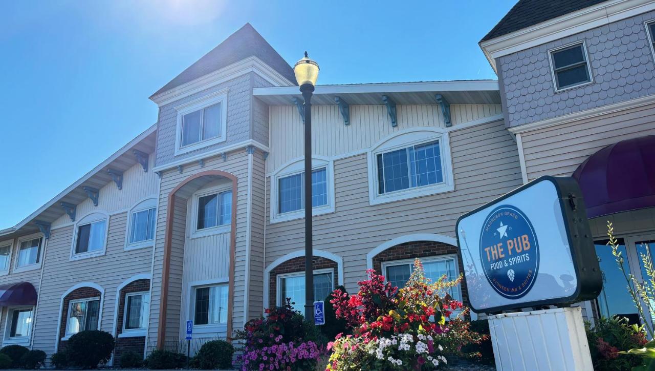 Magnuson Grand Pioneer Inn and Suites — photo 11
