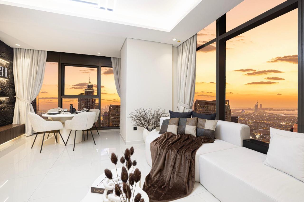 Luxury 2B Burj Khalifa NYE Views, 5-Star Amenities - 5