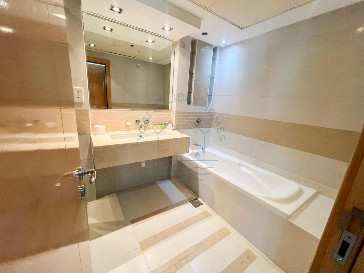 Yogi - Marina 2BR Apt Lake & Balcony Views - 3