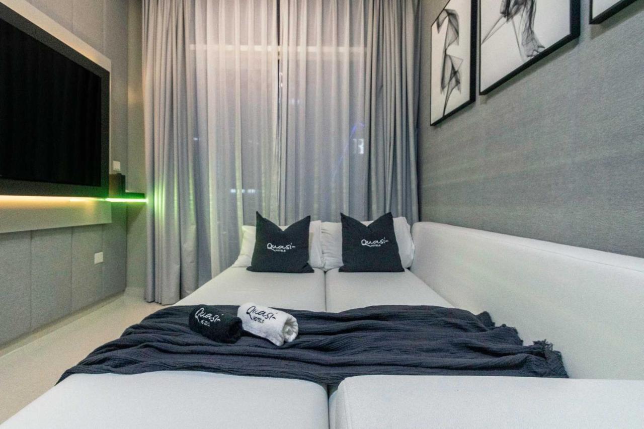 Luxury 2BD Apt with Pool GYM & Burj Khalifa Views - 4