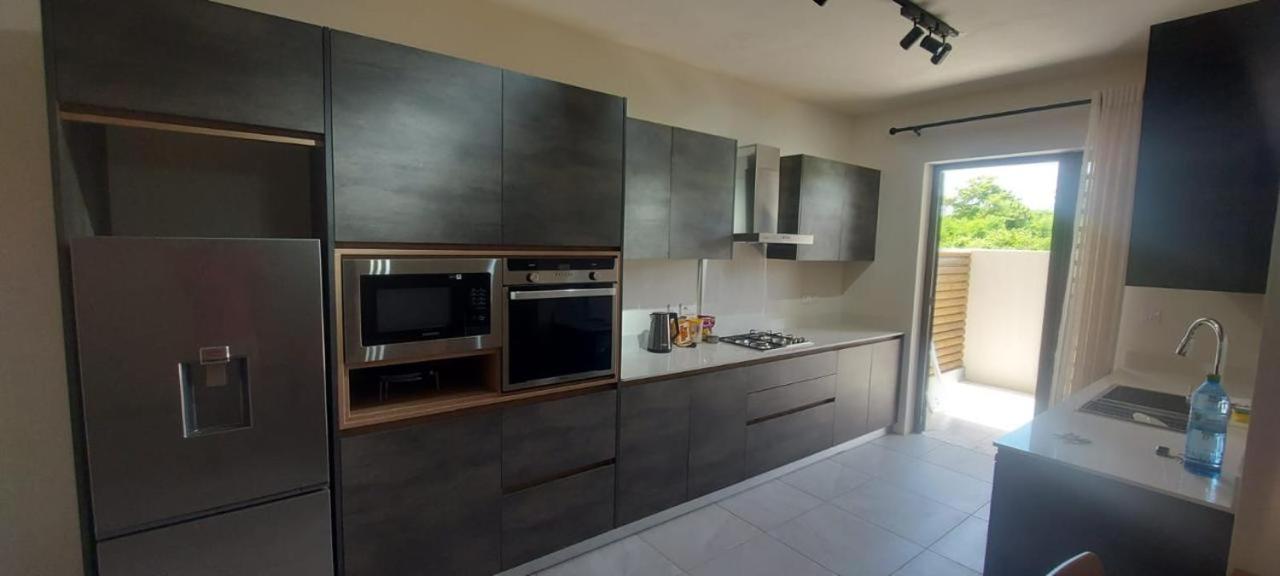 Luxury 3-Bedroom Apartment Flic en Flac - 4