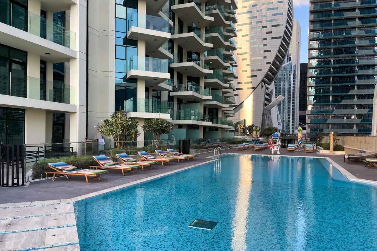 Simply Comfort Vacation Homes Rental in Missoni Top Floor with Sea, Canal and Burj Khalifa Views - 4