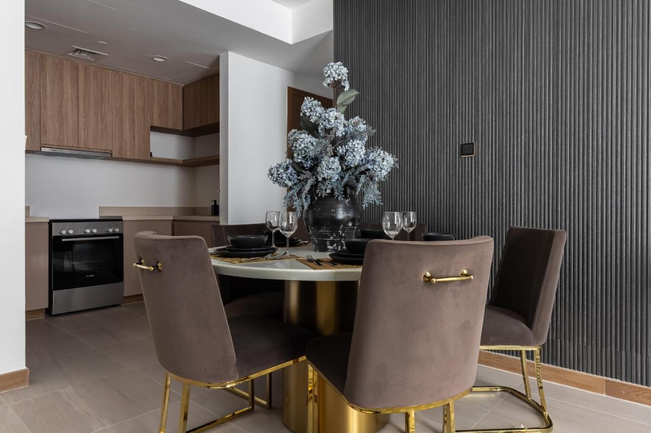 Simply Comfort Vacation Homes Rental in Missoni Top Floor with Sea, Canal and Burj Khalifa Views - 5