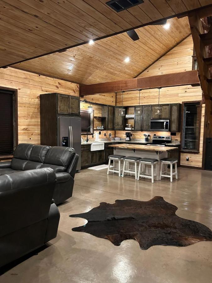 Knotty Pine Cabins & Apartments & Wild West RV Park — photo 4