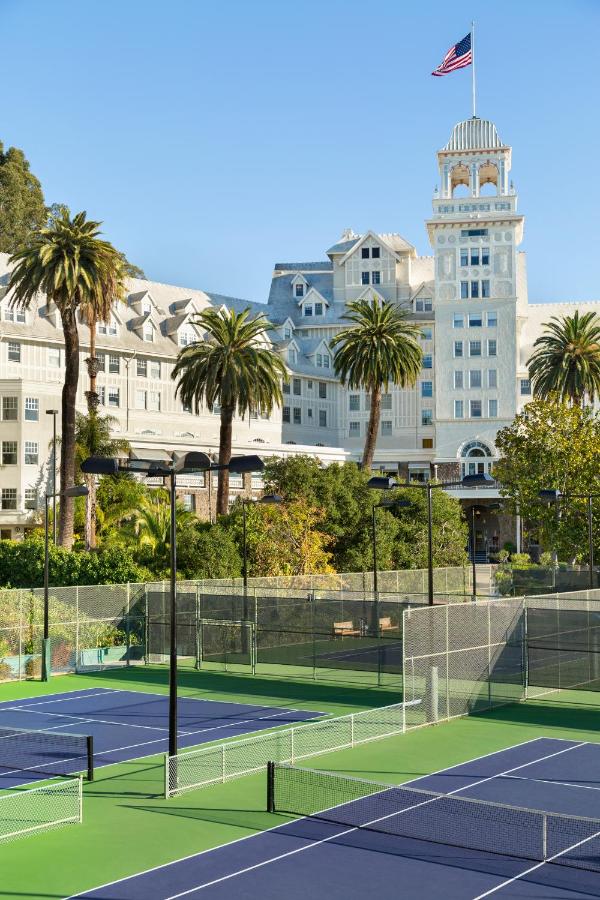 Tennis court: The Claremont Club & Spa, A Fairmont Hotel