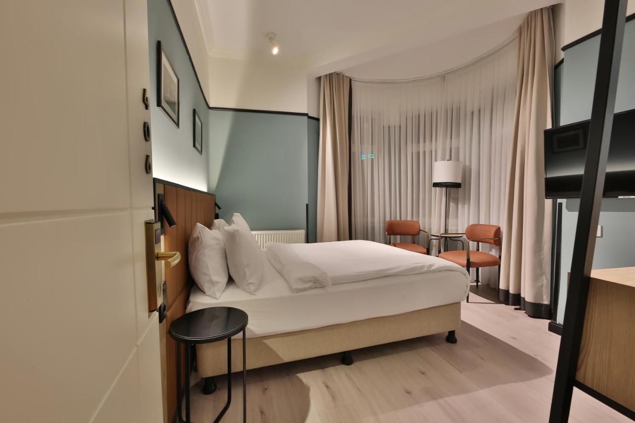 EA Exclusive Hotel - 2