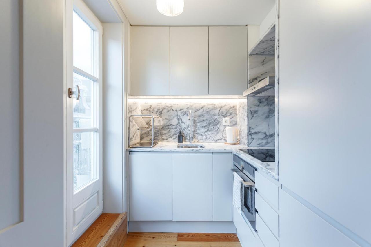 Double Room with Private WC in Shared House in Downtown Lisbon - 4