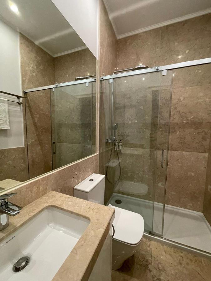 Double Room with Private WC in Shared House in Downtown Lisbon - 3