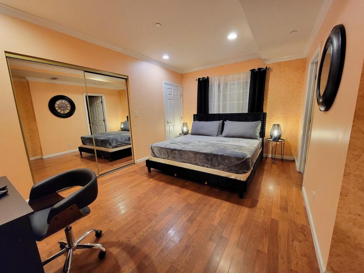 3 bedroom guest suite first floor unit with nice patio area right next to the MrC Hotel 10 minutes from Rodeo Drive Washer Dryer WIFI and more - 2