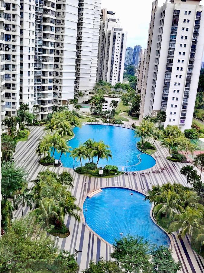 Deluxe 3 Bed 3 Bath Apartment - 5