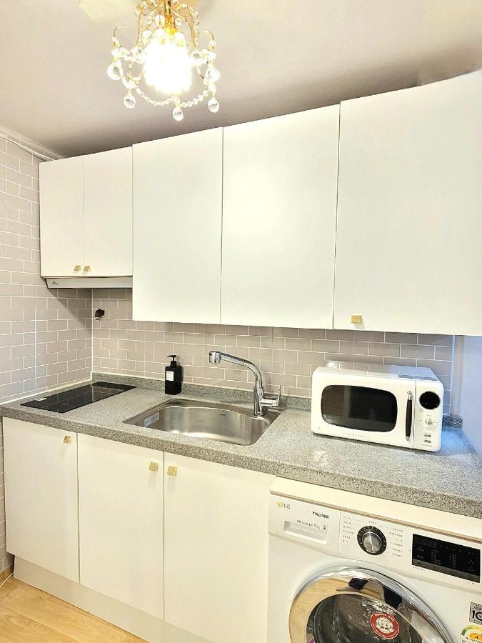 Danbam Sinchon, 2BR up to 3 people - 4