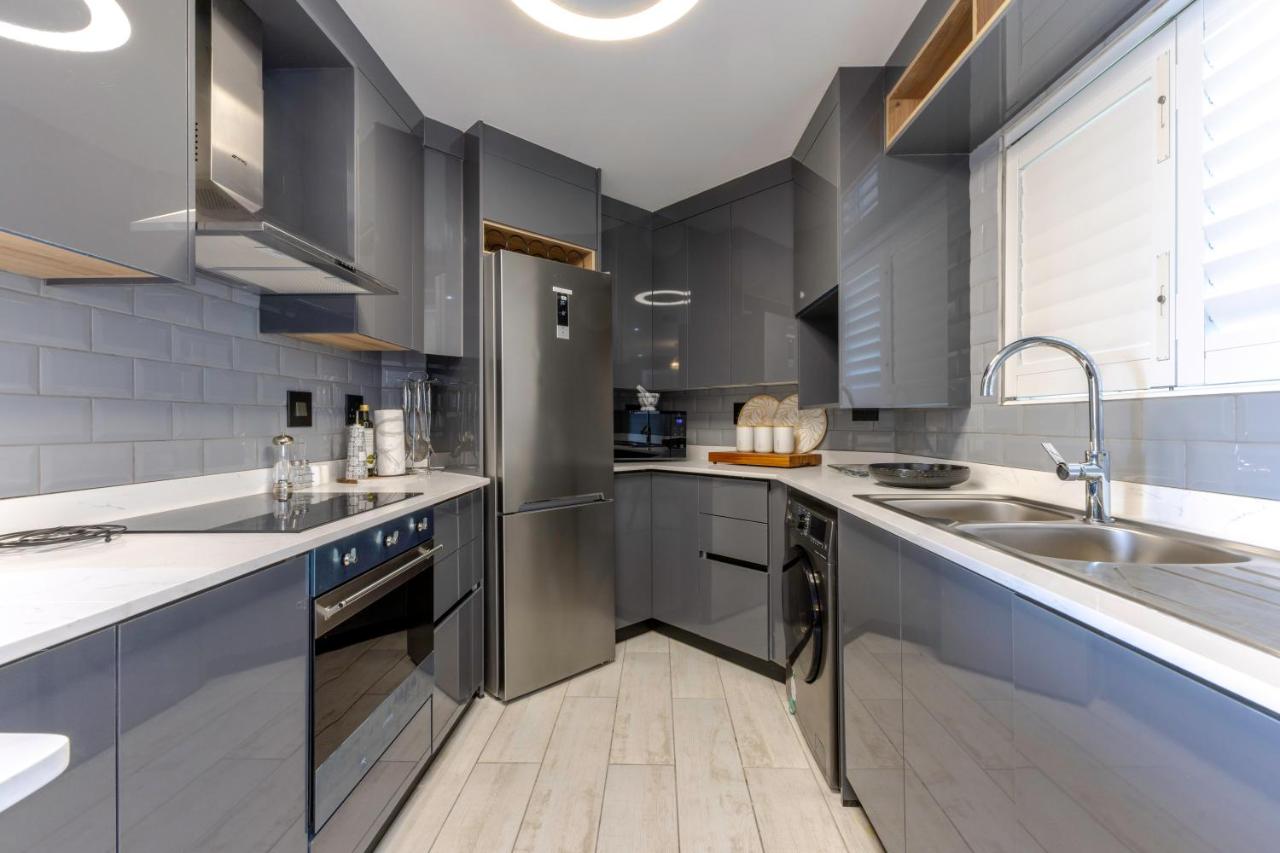 Lagoon Beach Luxury Apartments - 4