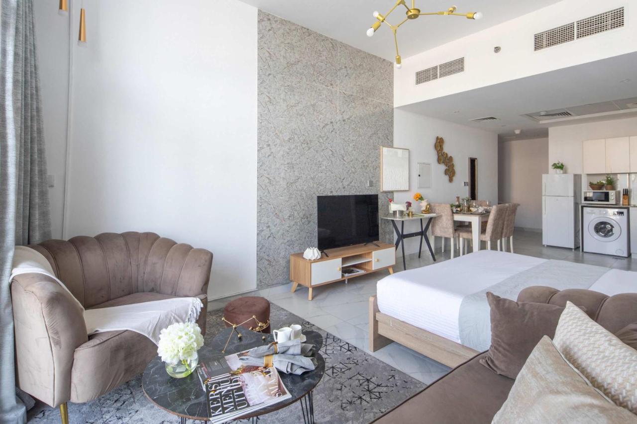 Frank Porter - Millennium Binghatti Residences - 3