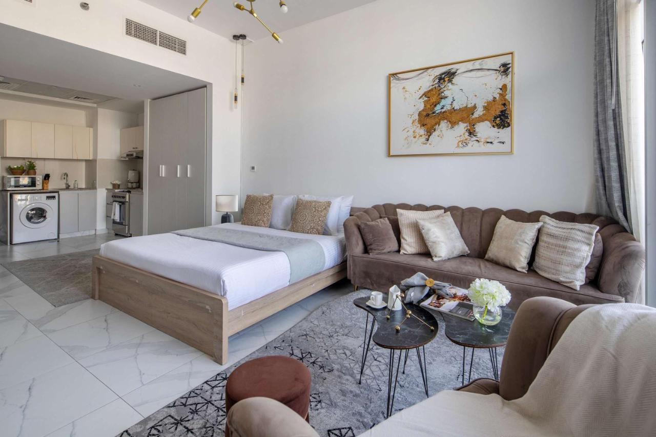 Frank Porter - Millennium Binghatti Residences - 5