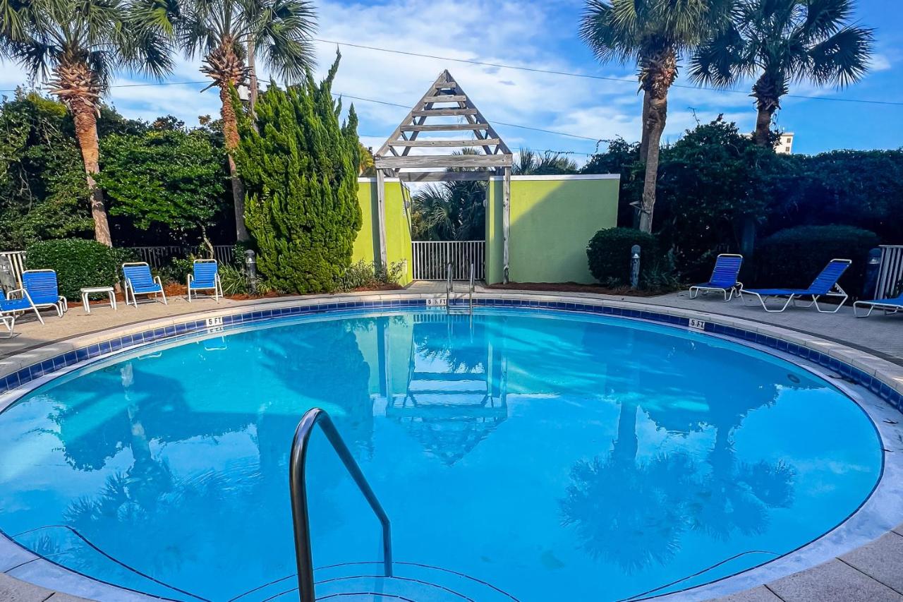 Beach Pointe 301 by Destin Getaways — photo 2