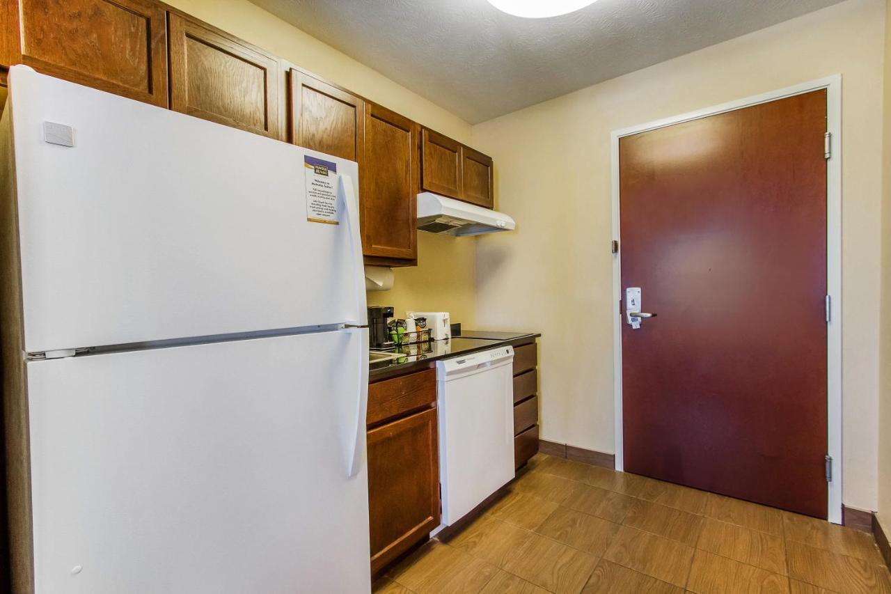 Resident Suites Motel — photo 20