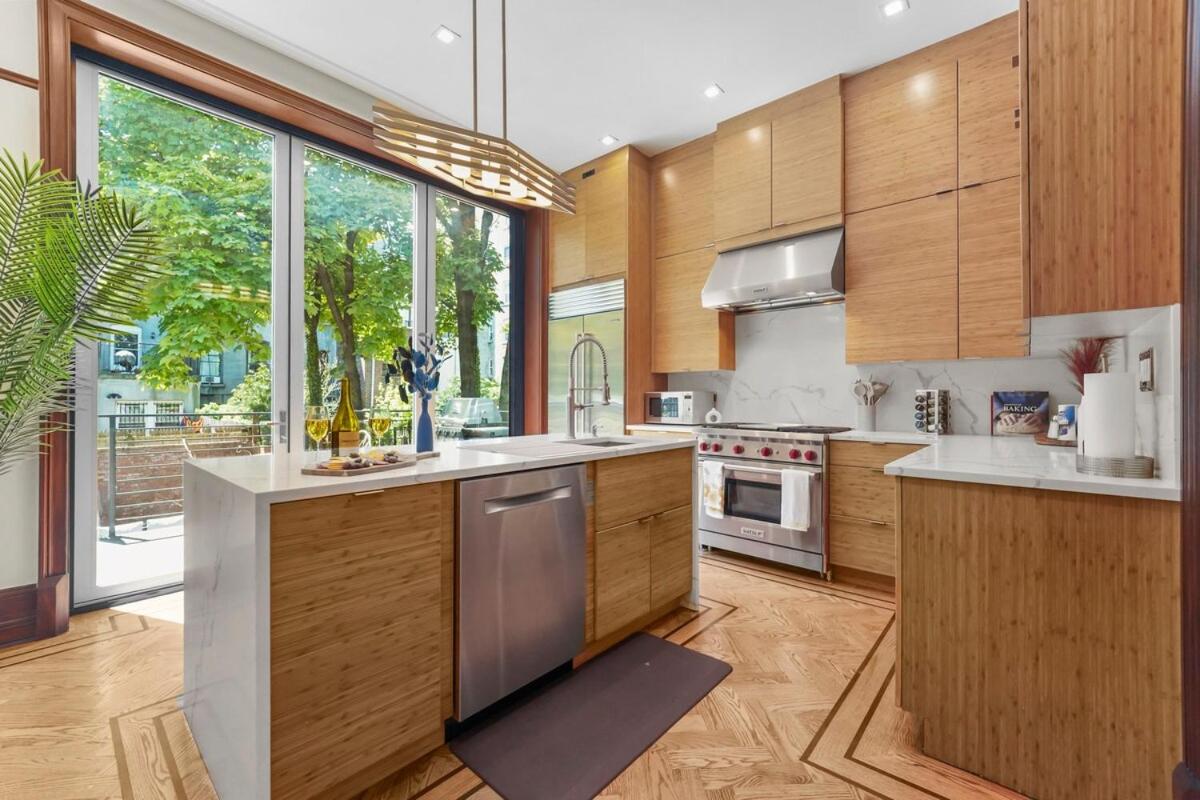 SWJ544FH Huge 6BR 4BA Backyard Access - 4