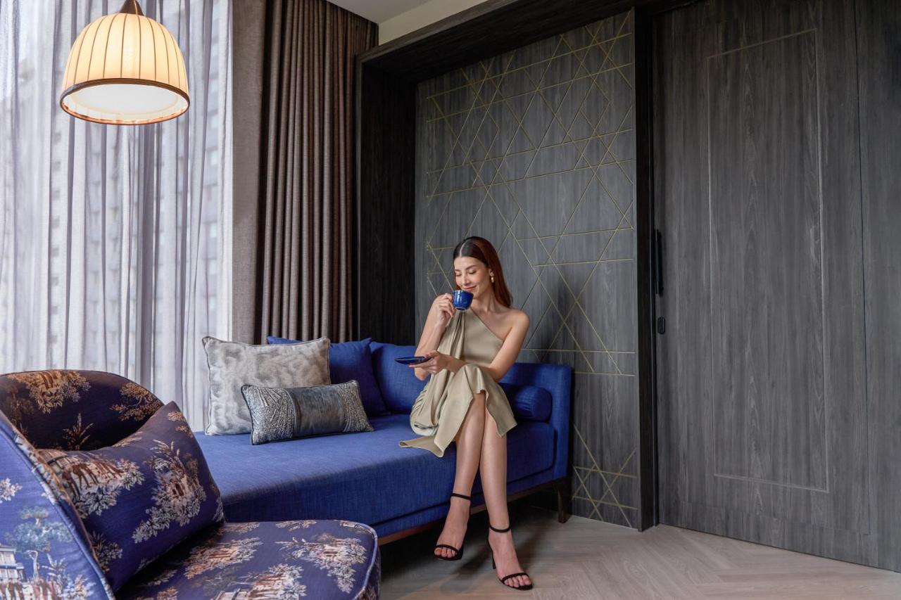 Madi Paidi Bangkok, Autograph Collection - 4