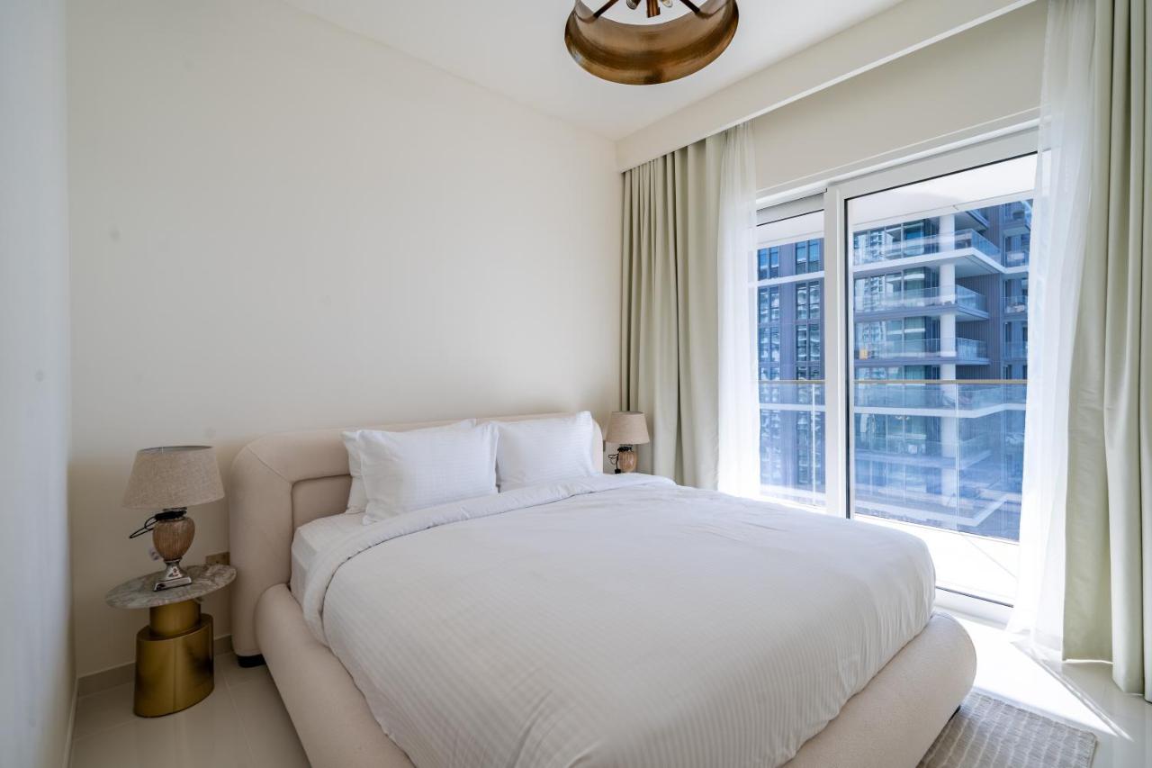 Homes Beyond l Elegant 2BR with Wide Sea Views - 2