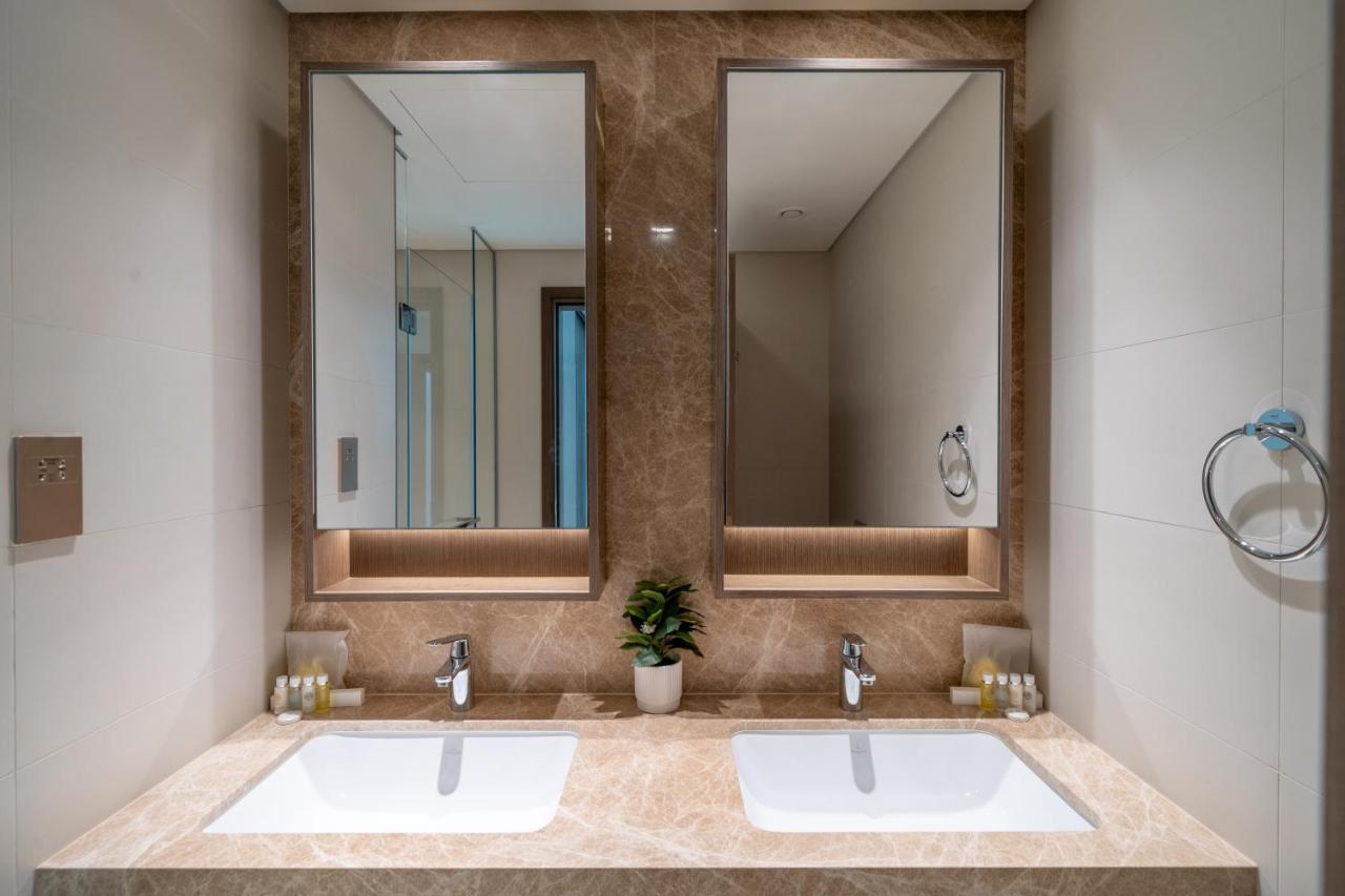 Homes Beyond l Elegant 2BR with Wide Sea Views - 3