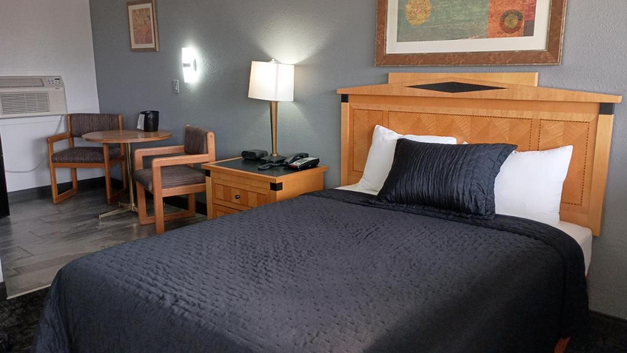 Econo Inn — photo 6