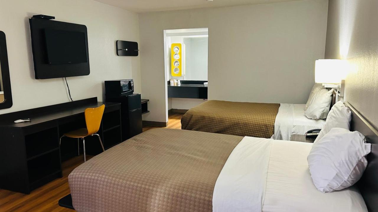 Super 7 Inn Tupelo — photo 20