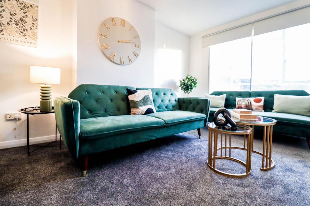 Trendy 3-Bedroom Flat In Clapham! London Living!