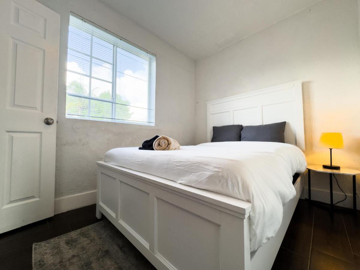 Dos Casitas Design District #1 - 3 Bedroom House - 4