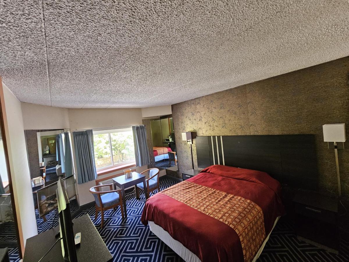 La Mirage Motel — photo 10