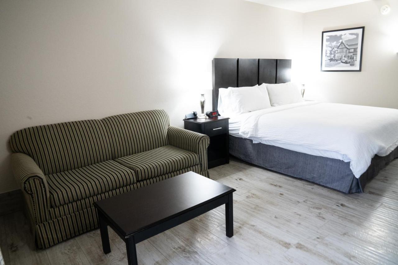 Lucille's Hotel, Restaurant, & Bar — photo 21