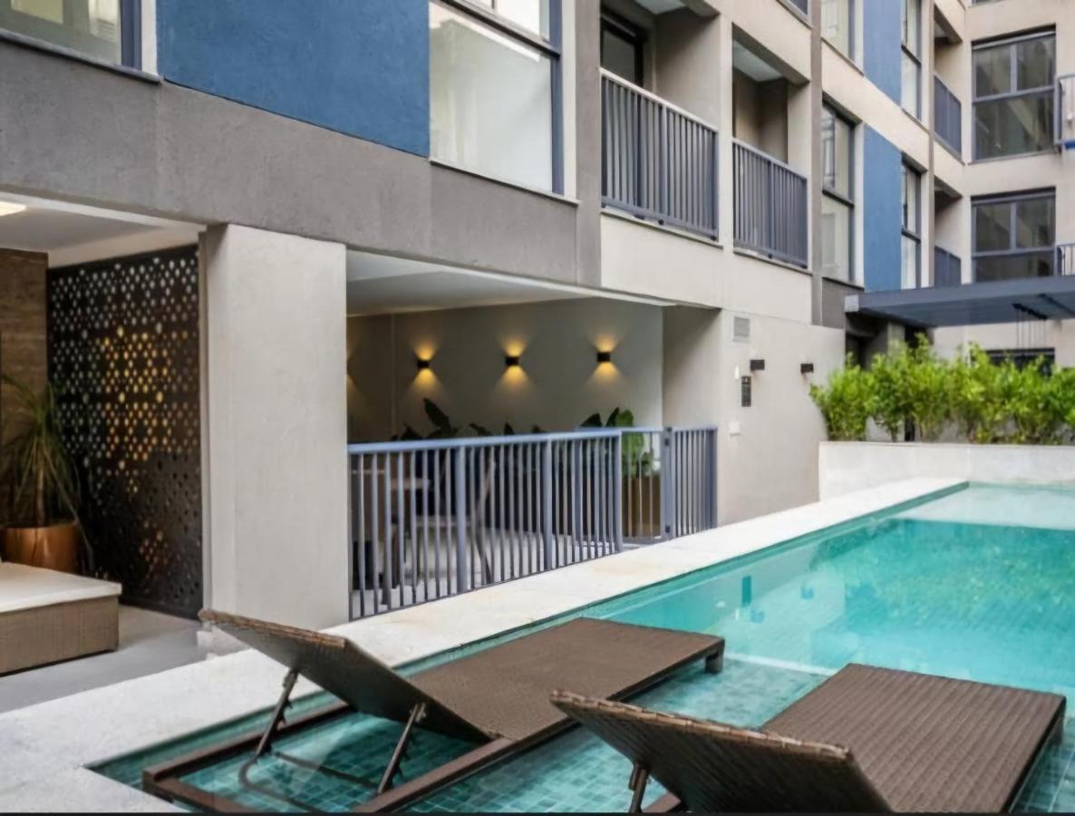 Apto moderno com miniquintal próprio e piscina