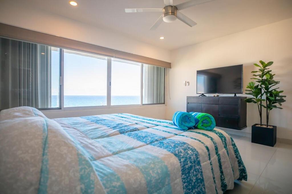 Penthouse ocean & lagoon views, new listing - 2