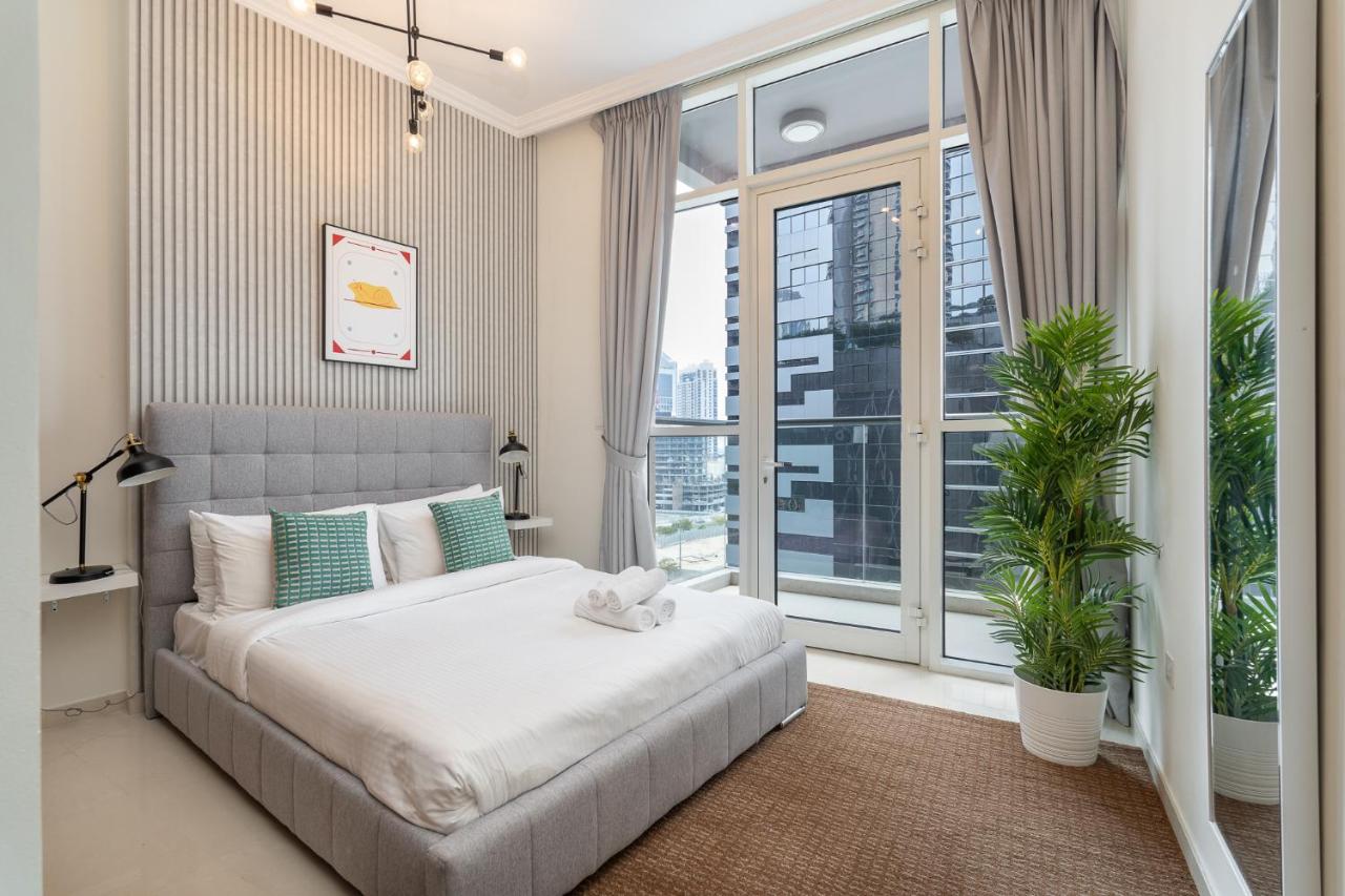 Heaven Crest Vacation Homes Downtown - 3 Bedroom Suites 2 minute walk to Dubai Mall and Burj Khalifa - 2