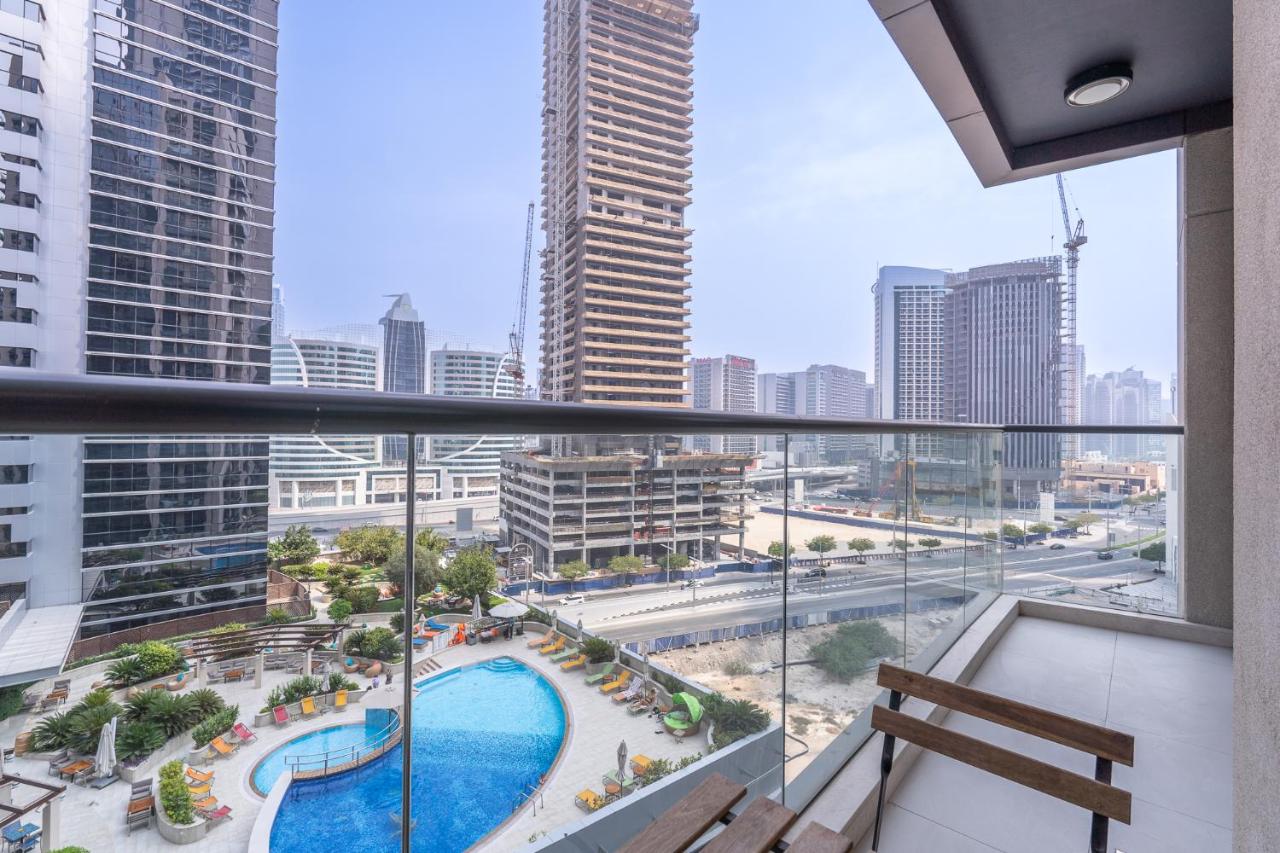 Heaven Crest Vacation Homes Downtown - 3 Bedroom Suites 2 minute walk to Dubai Mall and Burj Khalifa - 4